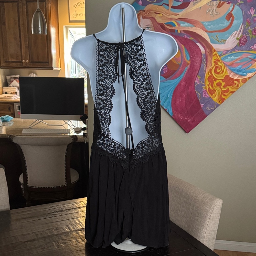 Elegant Black Lace Women's Sleepwear